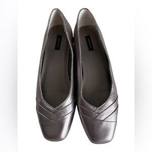 ARRAY Womens Silver Leather Slip On Flats Loafers Size US 7.5 N Narrow